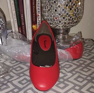 Red Round Flats